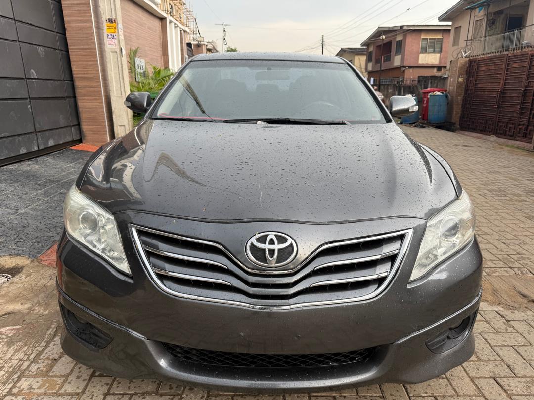Toyota Camry SE Dark Grey Sedan