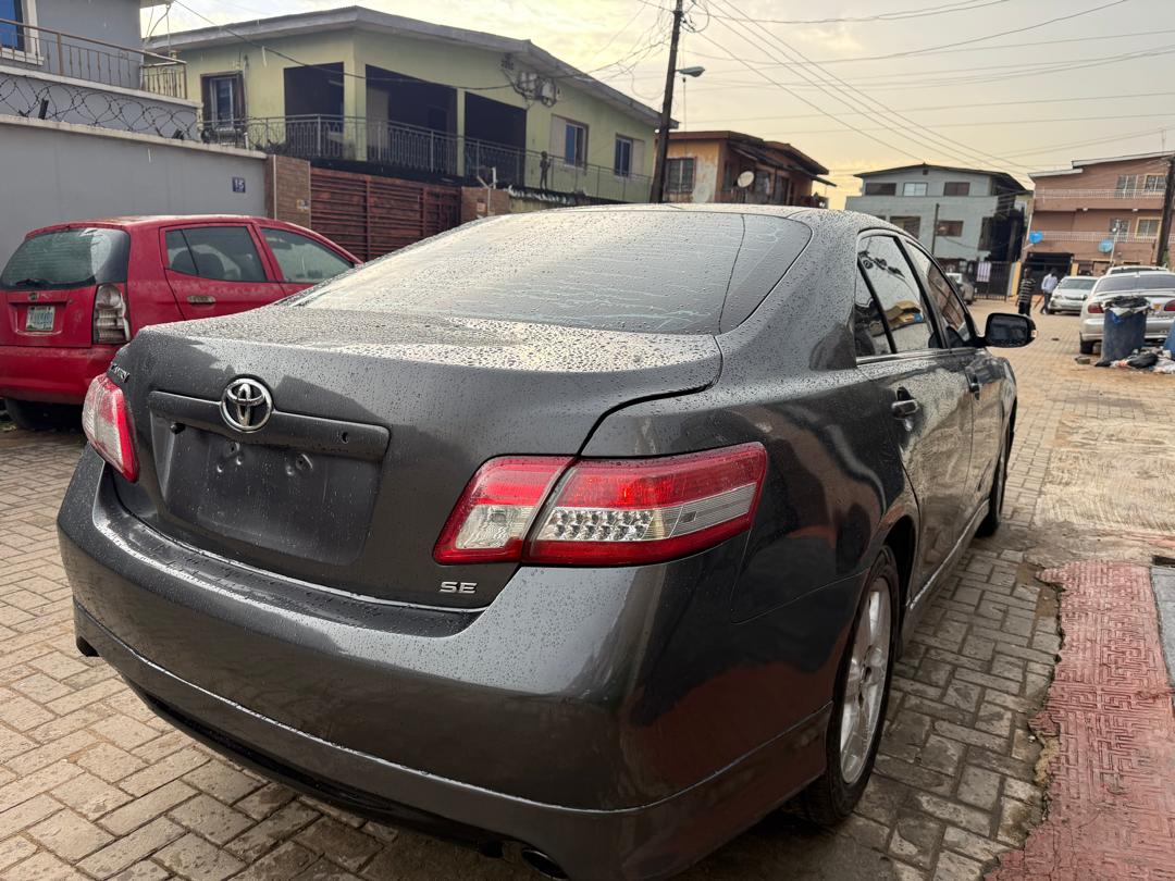 Toyota Camry SE Dark Grey Sedan