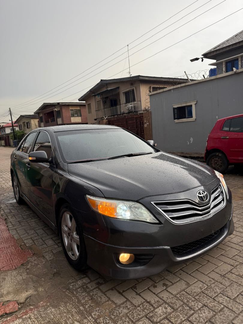Toyota Camry SE Dark Grey Sedan