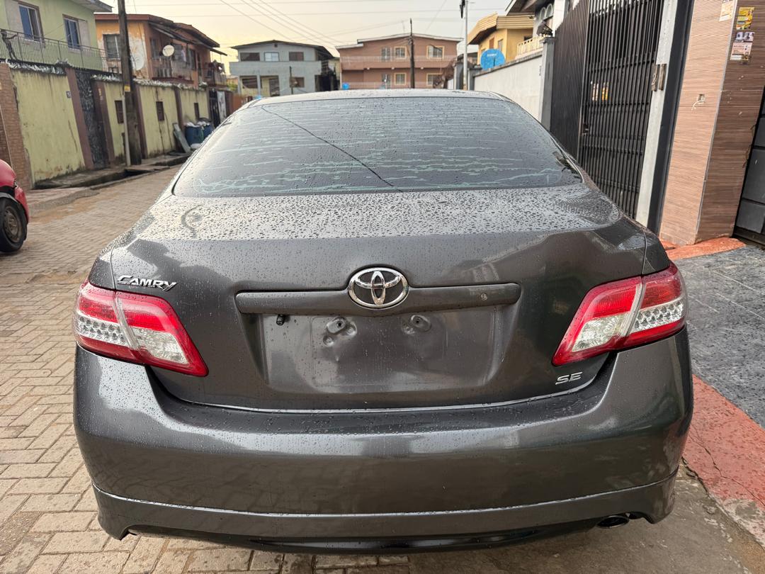 Toyota Camry SE Dark Grey Sedan