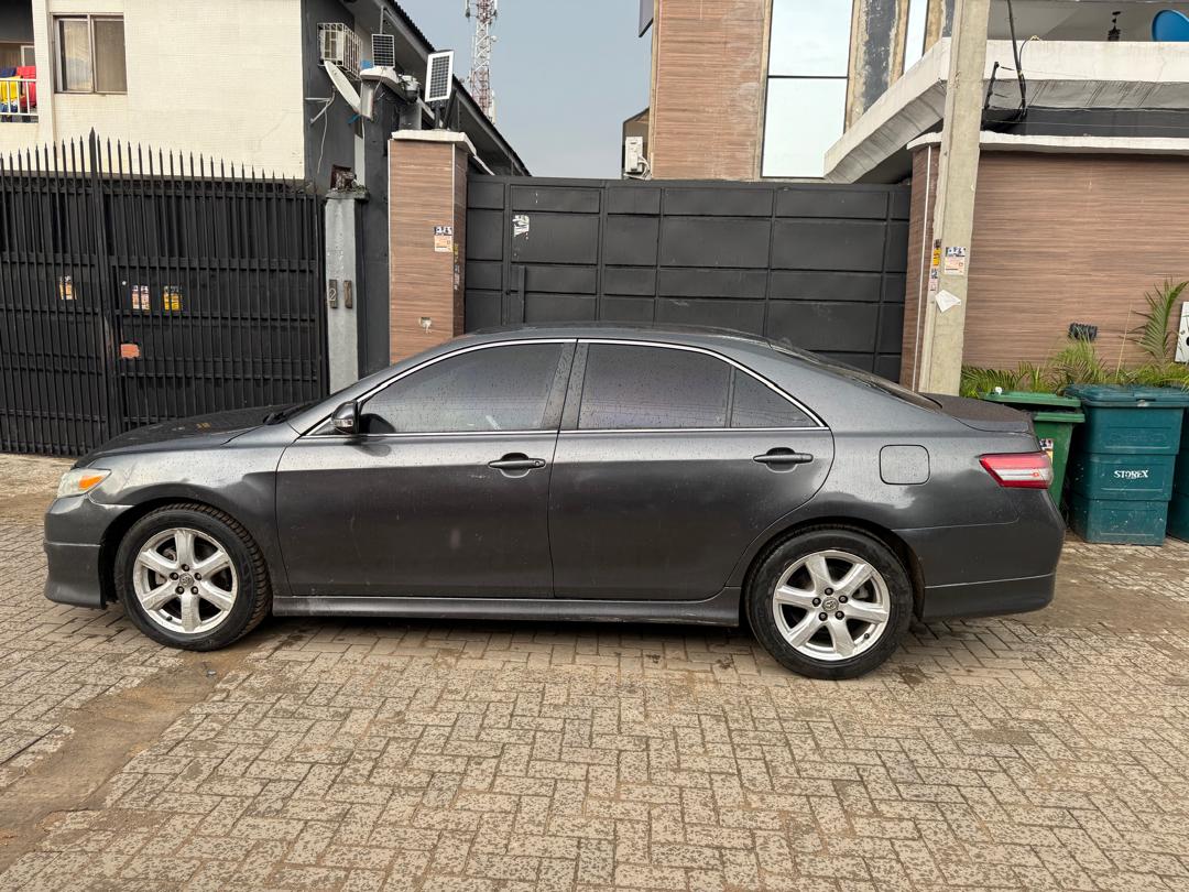 Toyota Camry SE Dark Grey Sedan