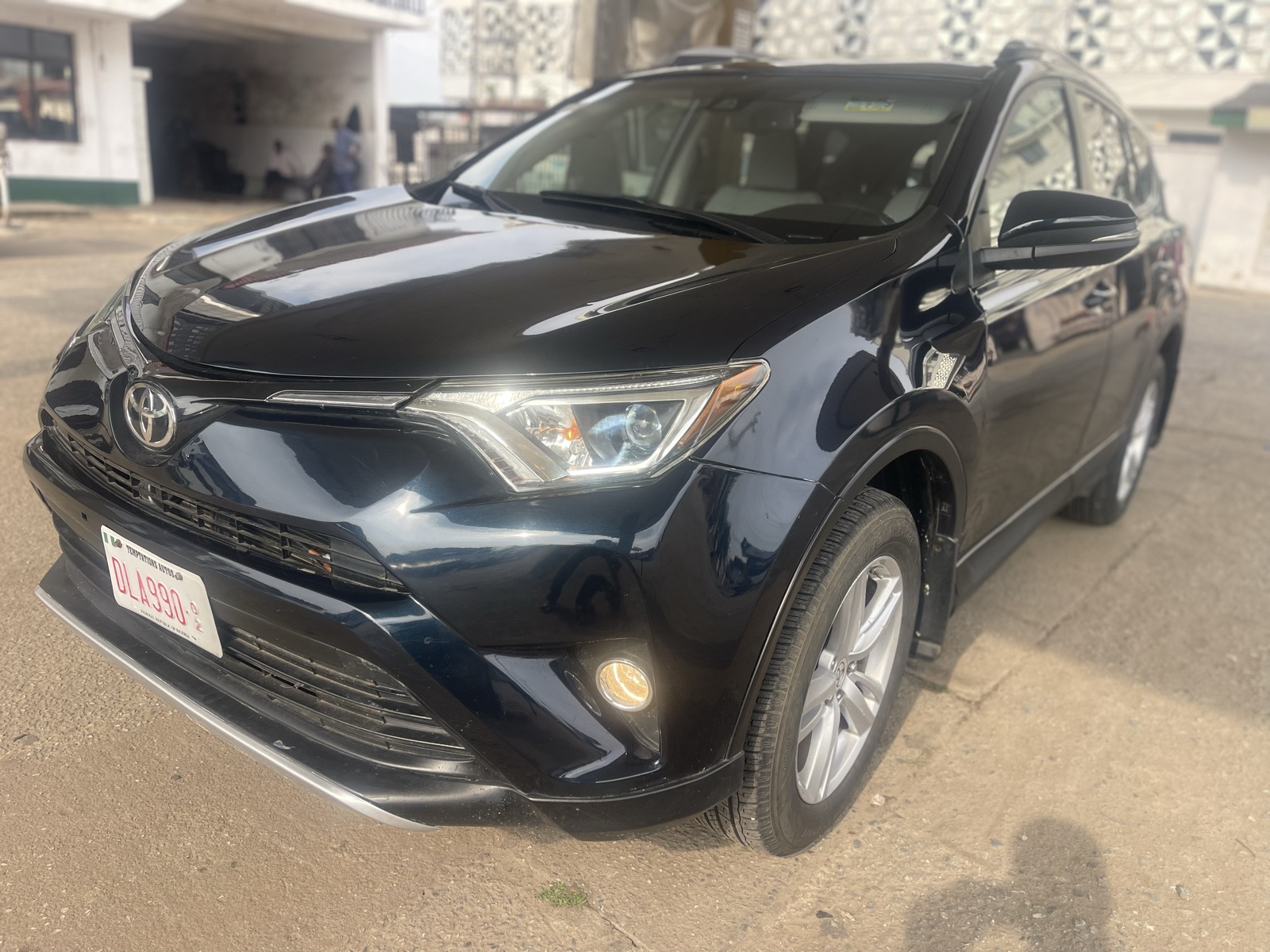 Toyota RAV4 SUV, Dark Blue with Alloy Wheels