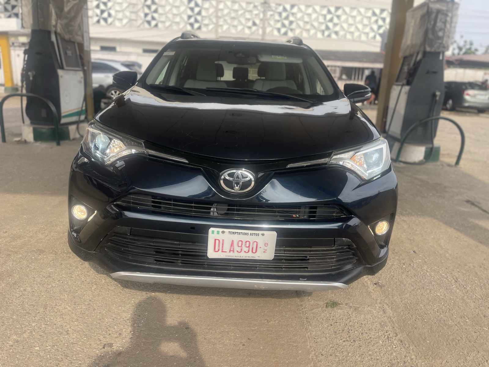Toyota RAV4 SUV, Dark Blue with Alloy Wheels