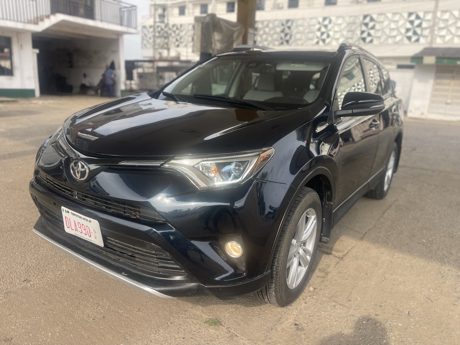 Toyota RAV4 SUV, Dark Blue with Alloy Wheels