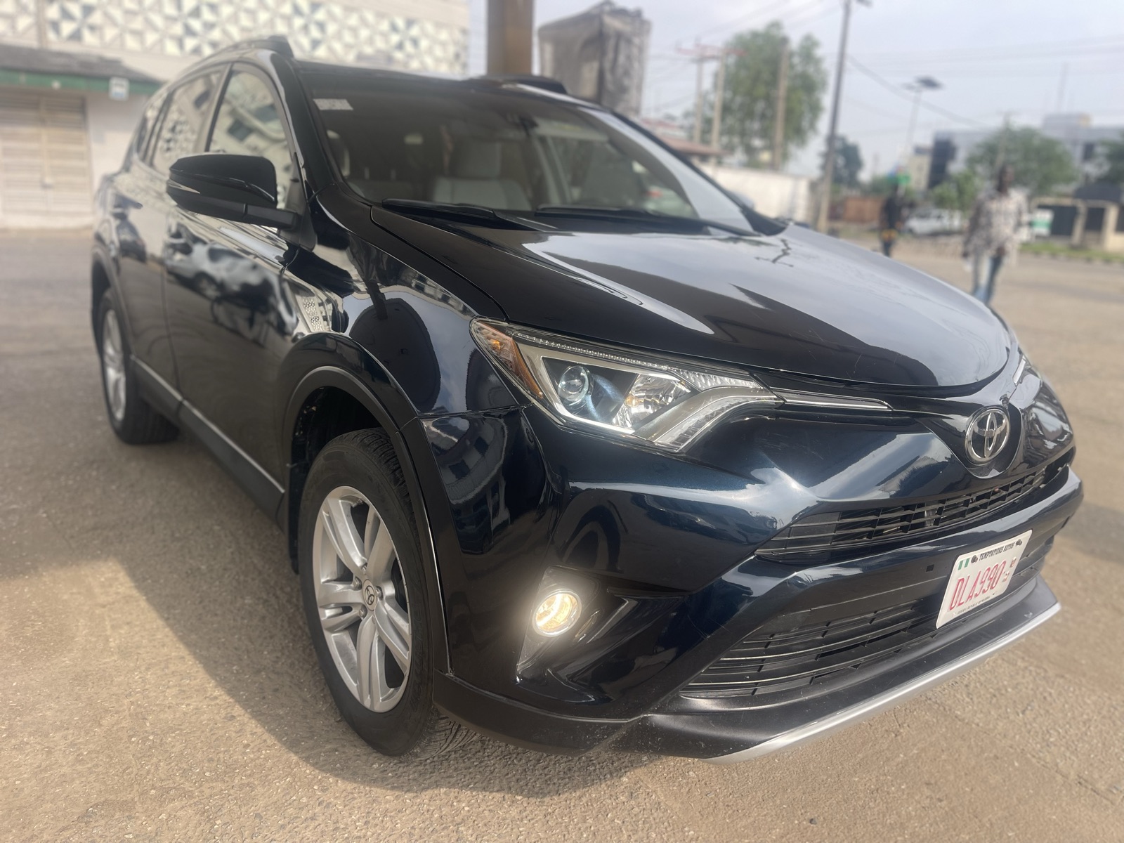Toyota RAV4 SUV, Dark Blue with Alloy Wheels