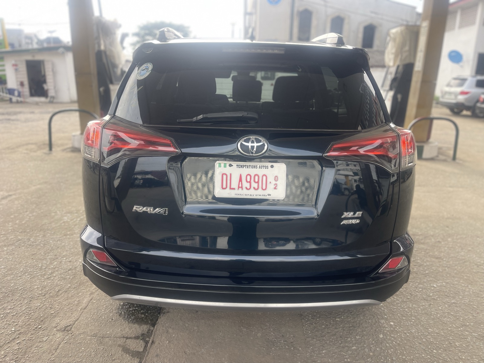 Toyota RAV4 SUV, Dark Blue with Alloy Wheels