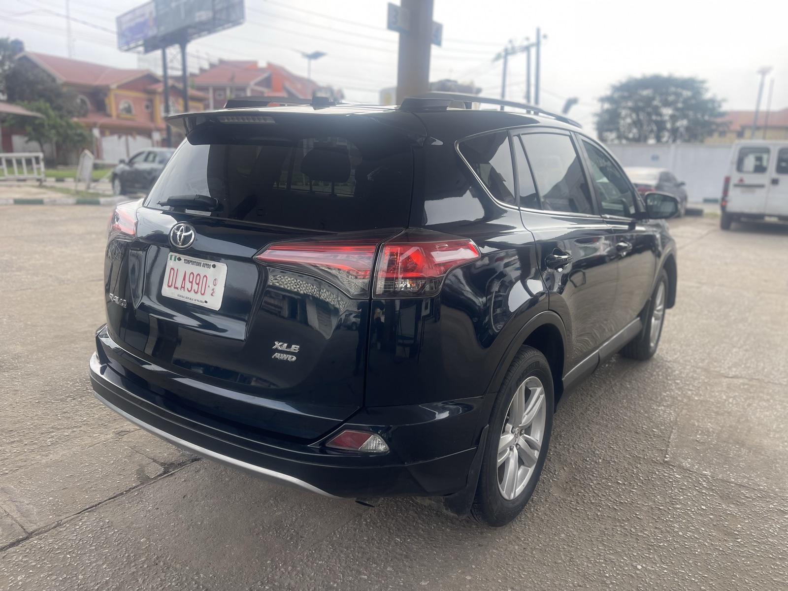 Toyota RAV4 SUV, Dark Blue with Alloy Wheels