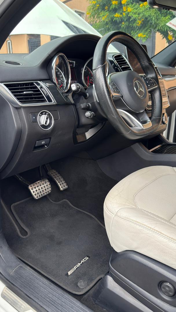 Mercedes-Benz C300 4MATIC Black Sedan