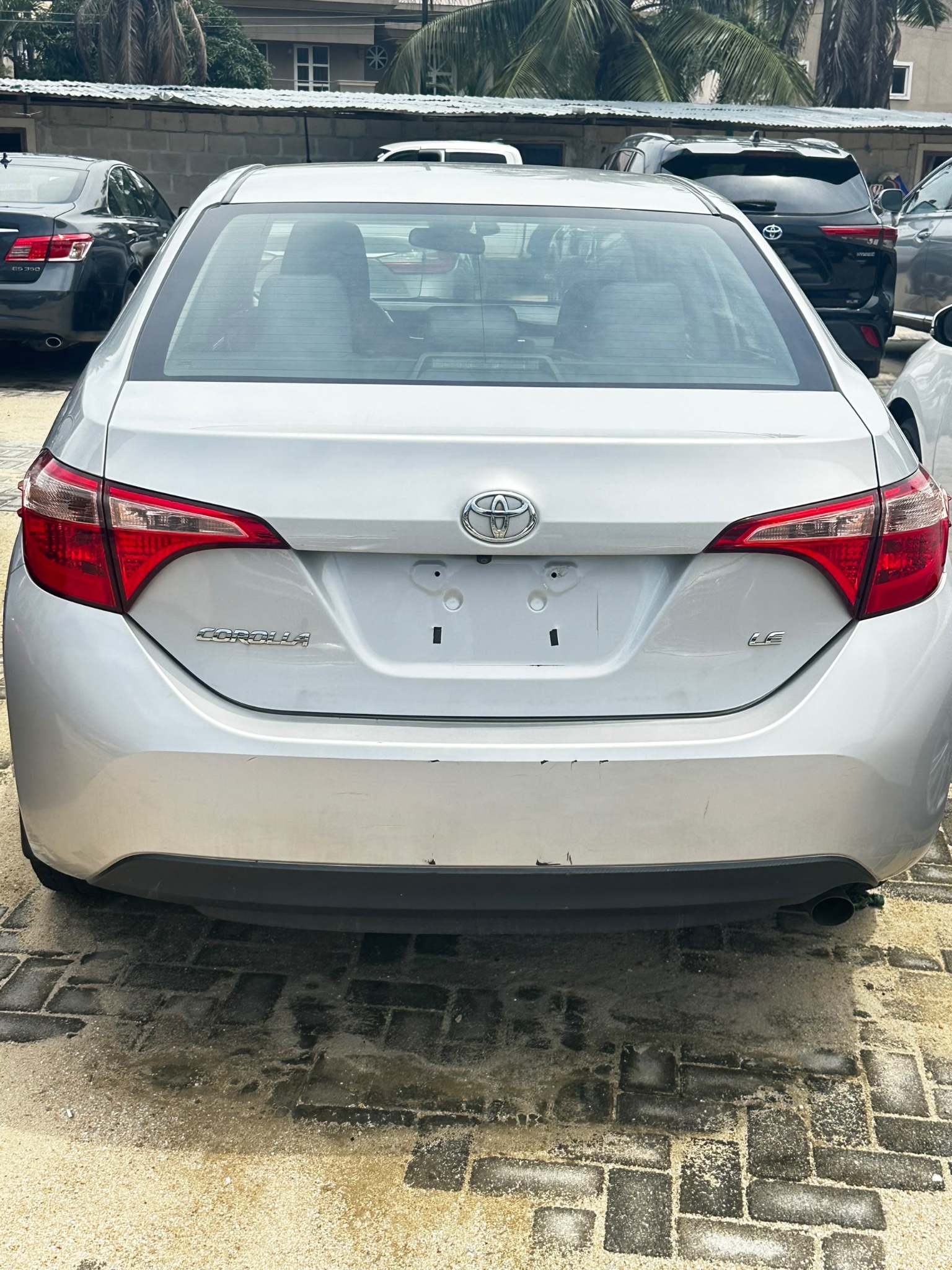 Toyota Corolla 2018 Silver Sedan Automatic