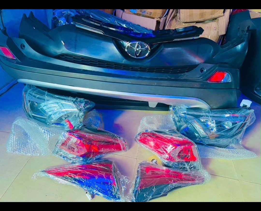 2018 Toyota RAV4 Bumper and Tail Lights Set