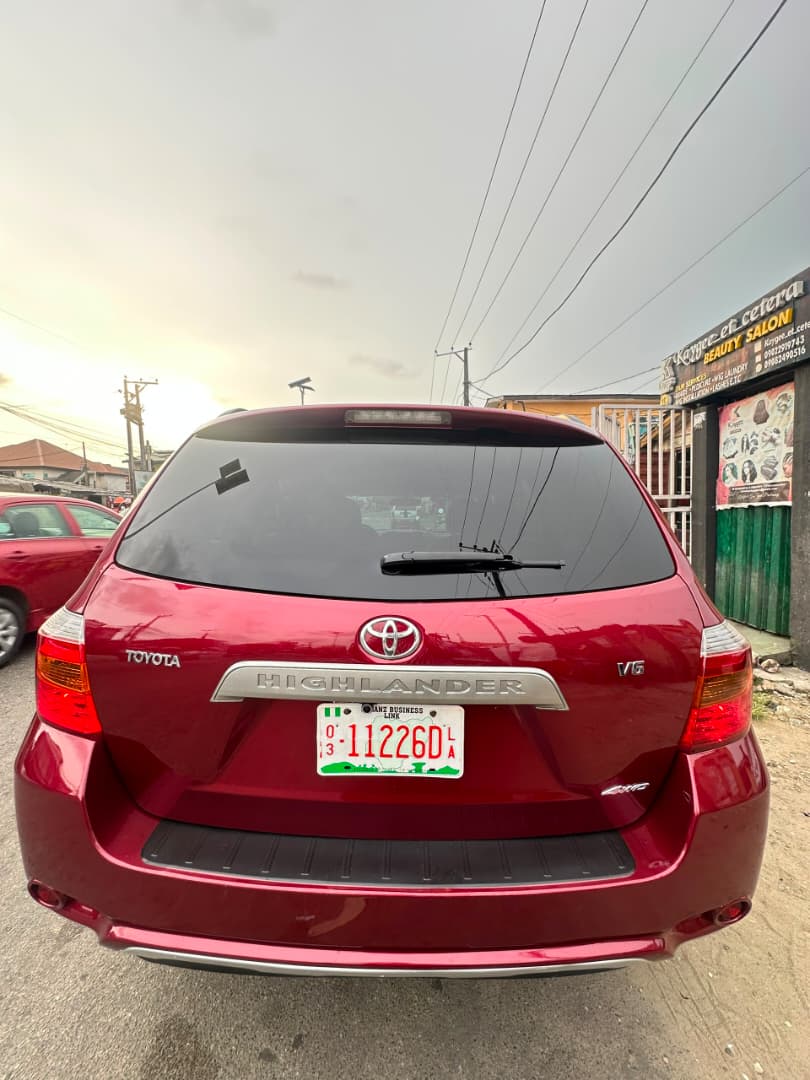 Toyota Highlander V6 Red SUV