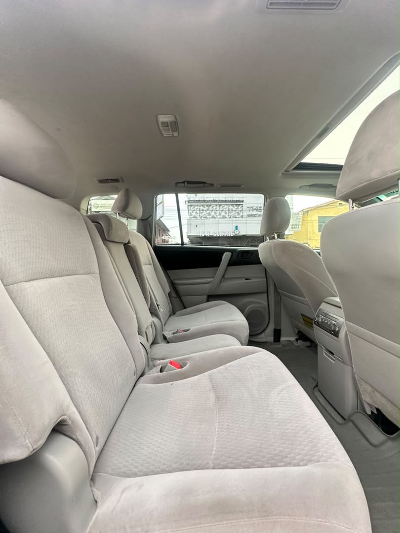 Toyota Highlander V6 Red SUV