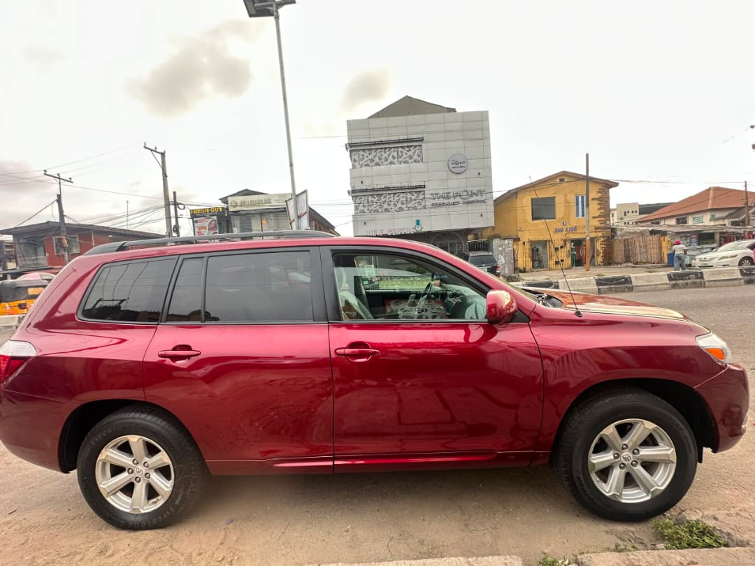 Toyota Highlander V6 Red SUV
