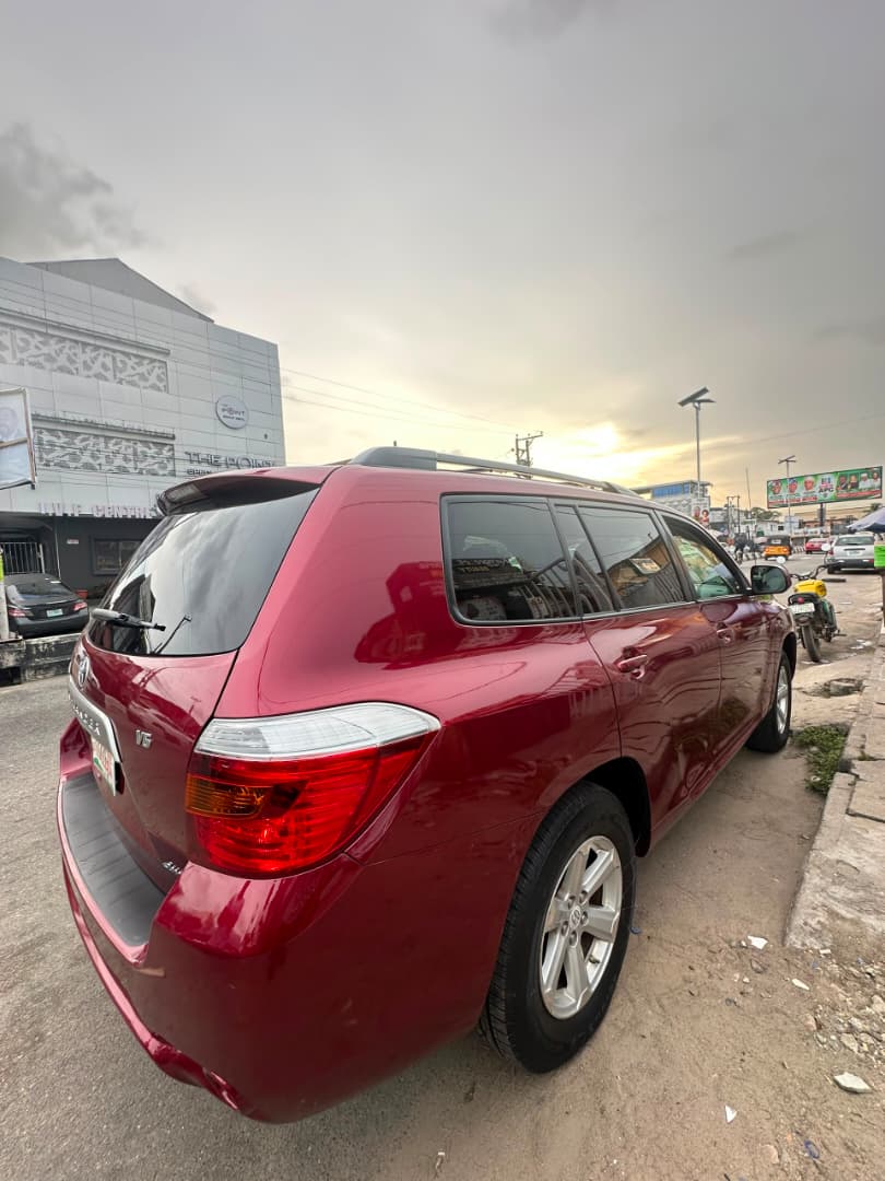 Toyota Highlander V6 Red SUV
