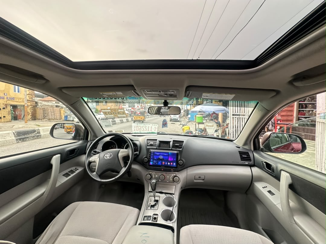 Toyota Highlander V6 Red SUV
