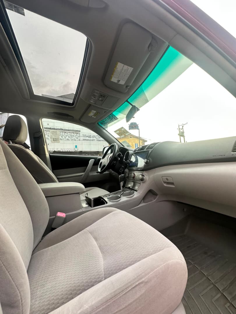Toyota Highlander V6 Red SUV