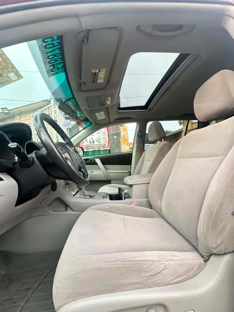 Toyota Highlander V6 Red SUV