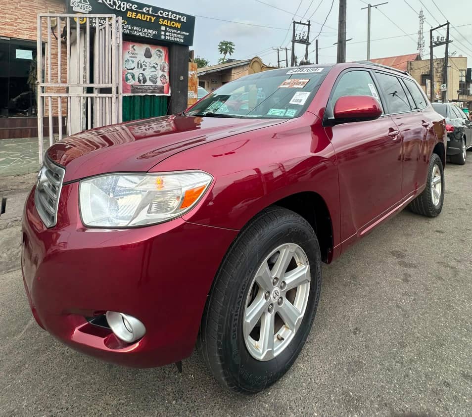 Toyota Highlander V6 Red SUV