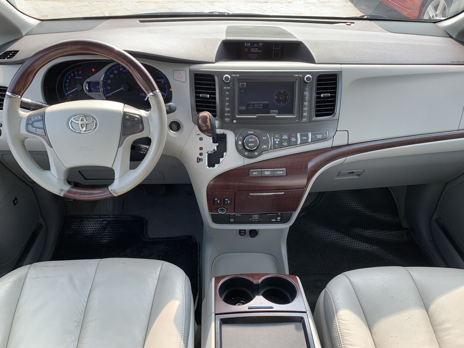 2011 Toyota Sienna Limited White MPV