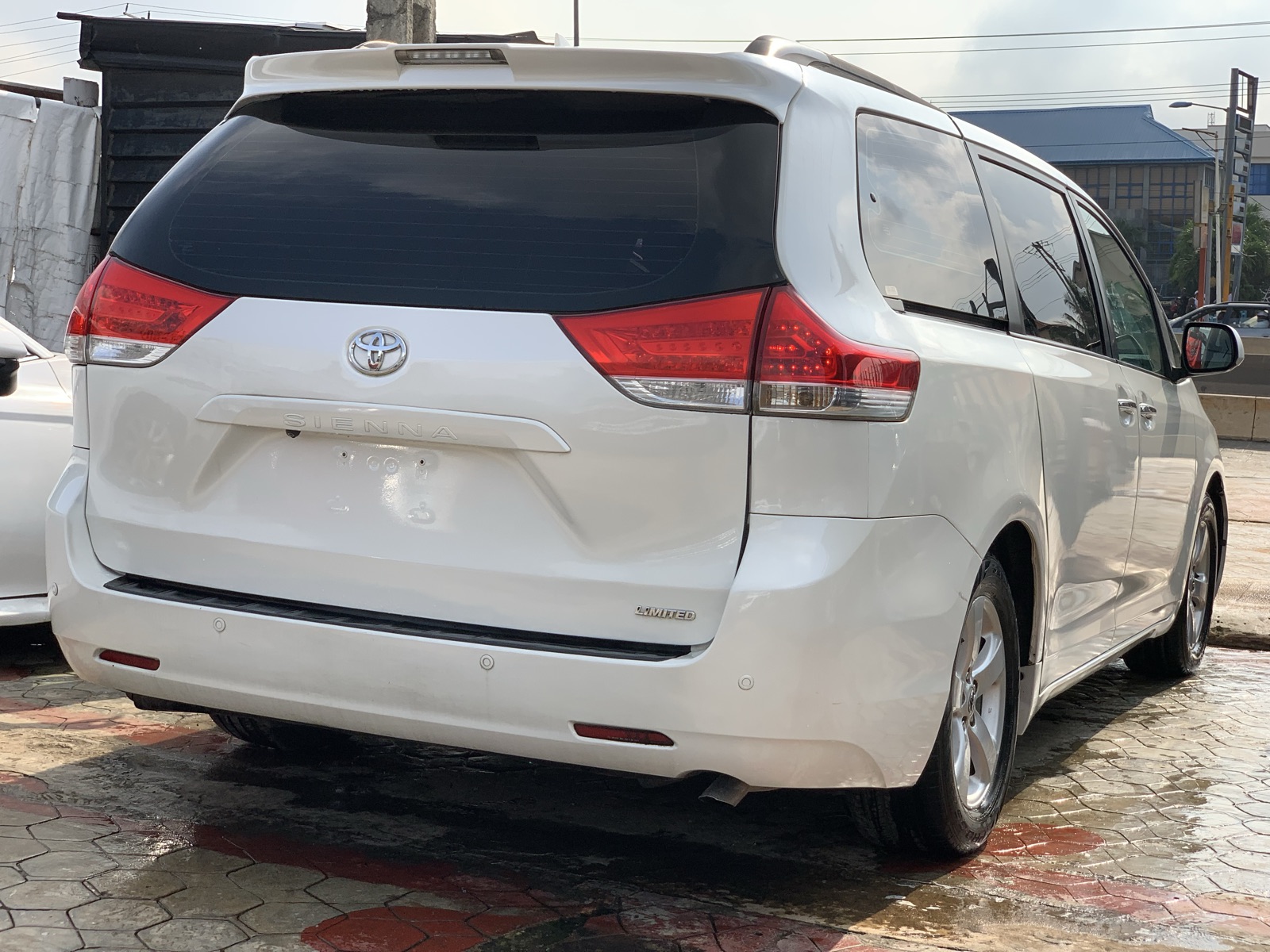 2011 Toyota Sienna Limited White MPV