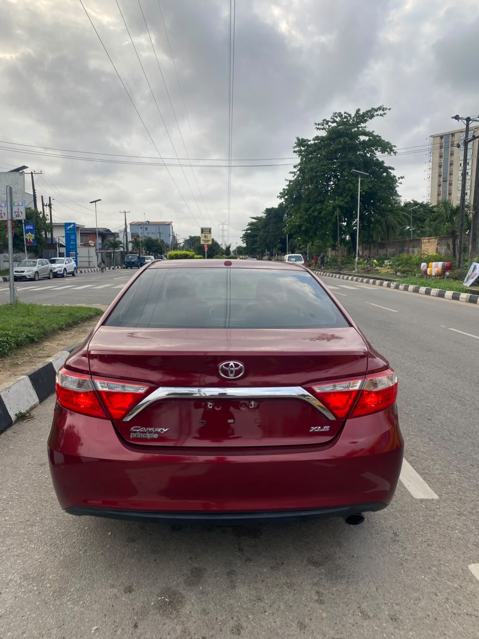 Toyota Camry Red Sedan with Black Interior XLE — photo 7