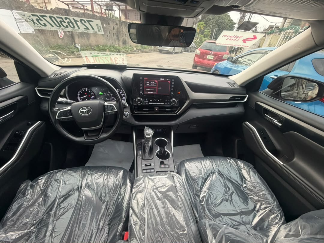 Toyota Highlander XLE AWD, Dark Grey SUV — photo 2