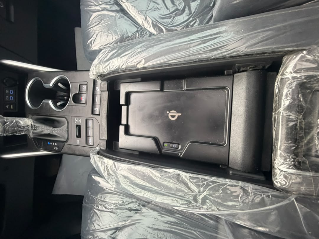 Toyota Highlander XLE AWD, Dark Grey SUV — photo 3
