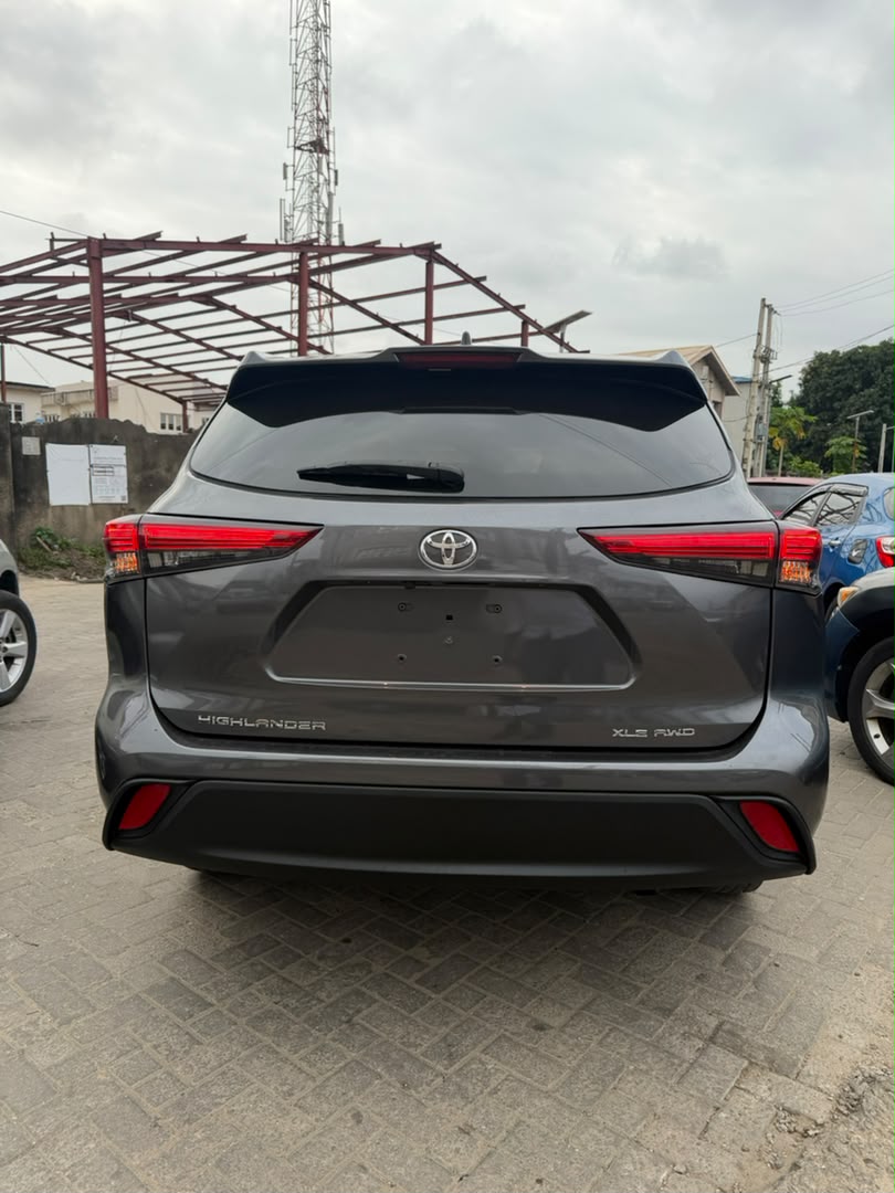 Toyota Highlander XLE AWD, Dark Grey SUV — photo 7
