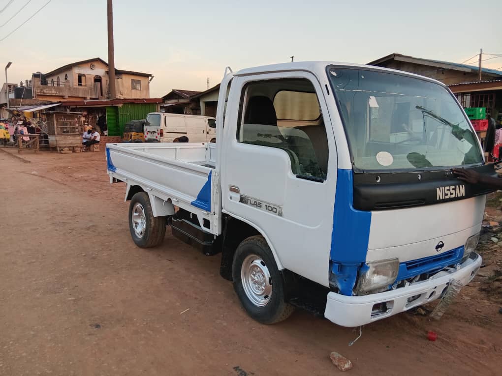 Nissan Atlas 100 Flatbed Truck, White