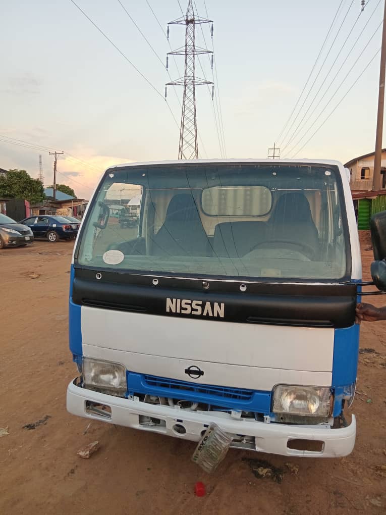 Nissan Atlas 100 Flatbed Truck, White