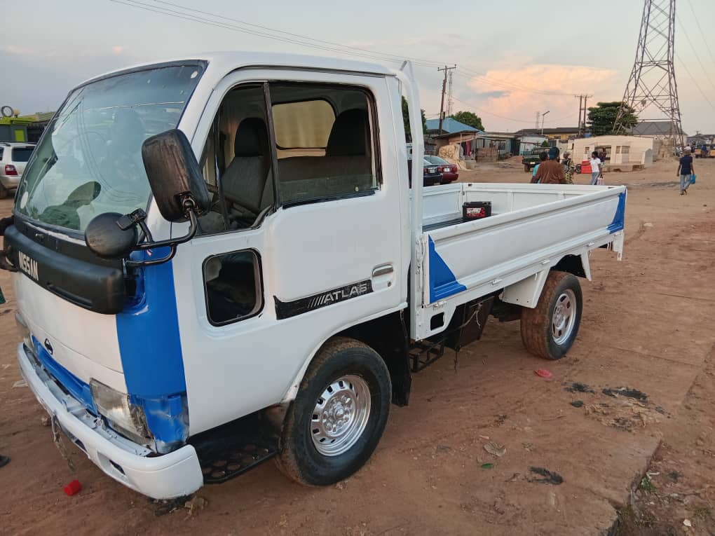 Nissan Atlas 100 Flatbed Truck, White