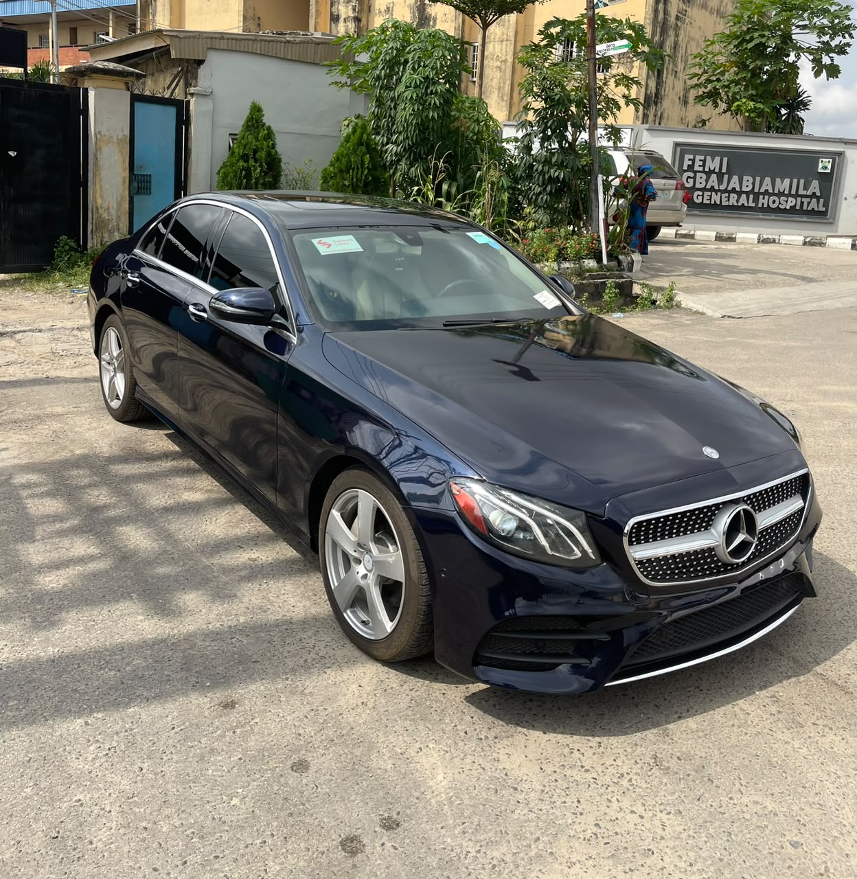 Mercedes-Benz E300 4MATIC Dark Blue Sedanwc