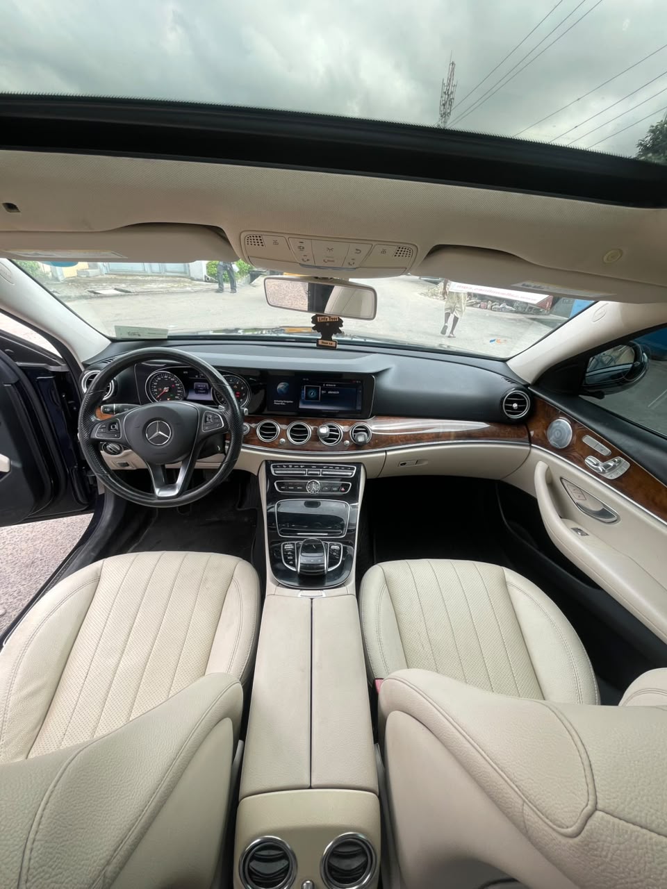 Mercedes-Benz E300 4MATIC Dark Blue Sedanwc