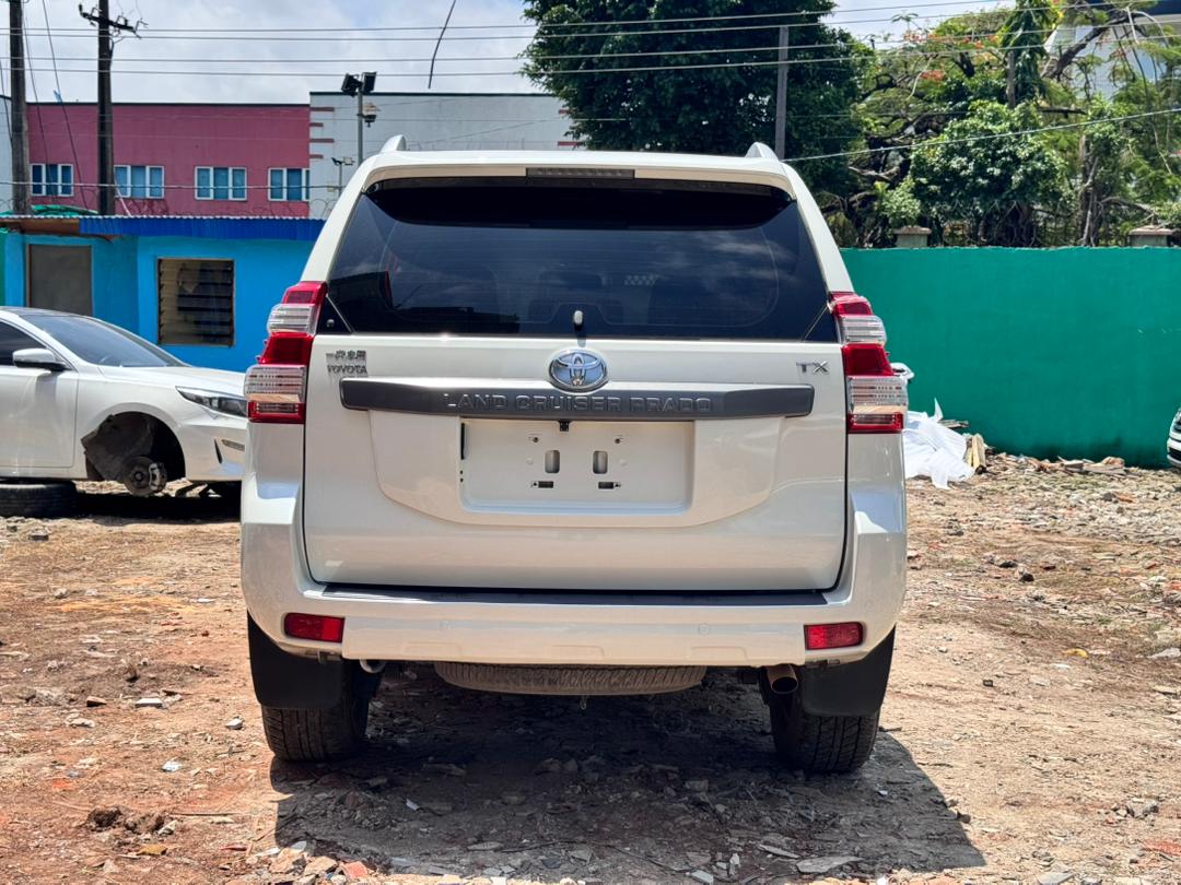 Toyota Land Cruiser Prado TX White SUV — photo 4