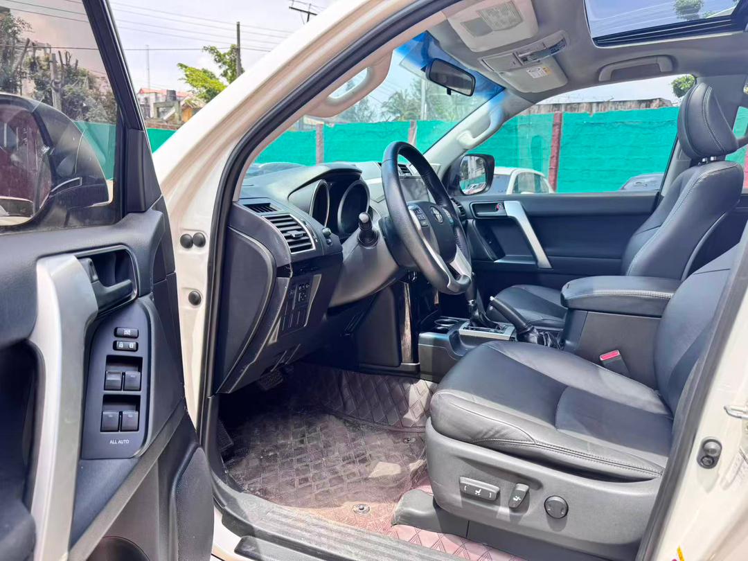 Toyota Land Cruiser Prado TX White SUV — photo 5