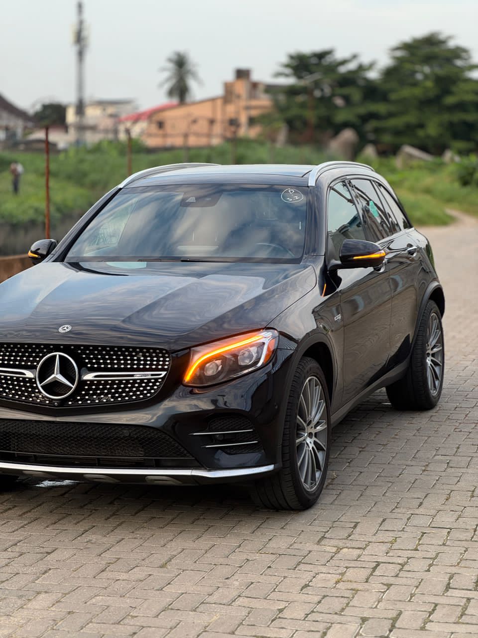Mercedes-Benz GLC43 AMG Black SUV — photo 3