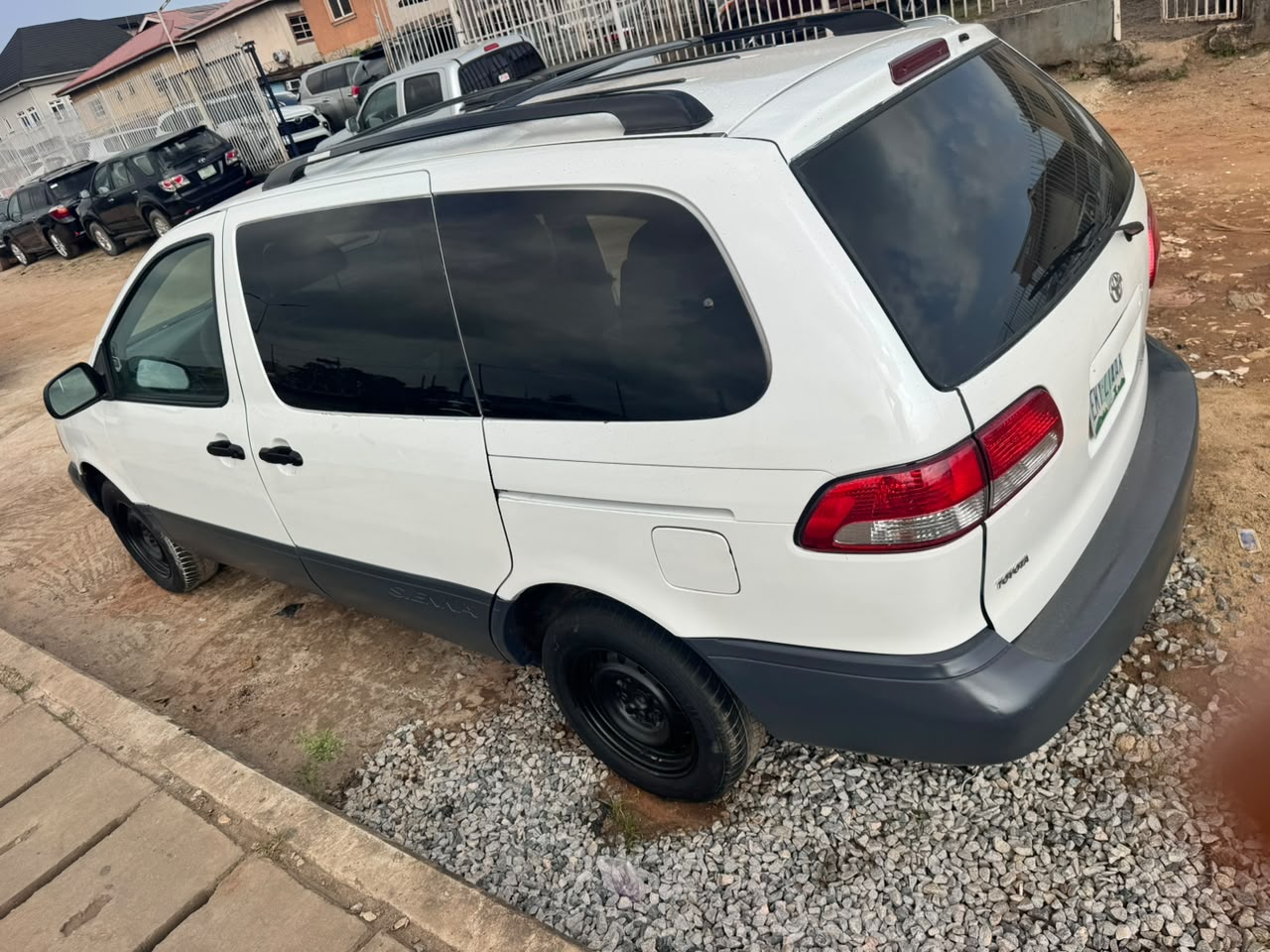 2001 Toyota Sienna LE White MPV for Sale