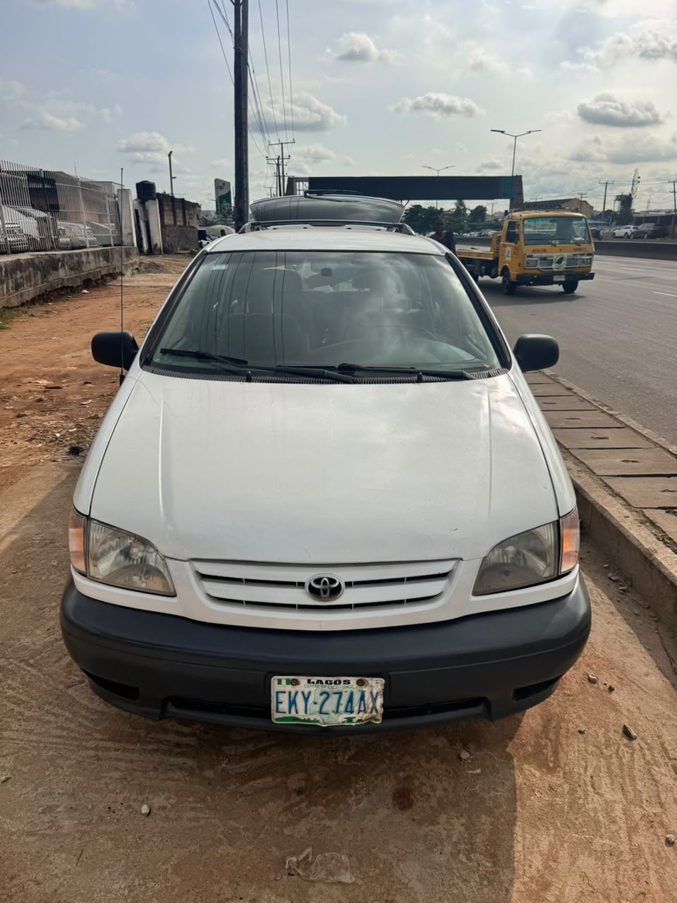 2001 Toyota Sienna LE White MPV for Sale