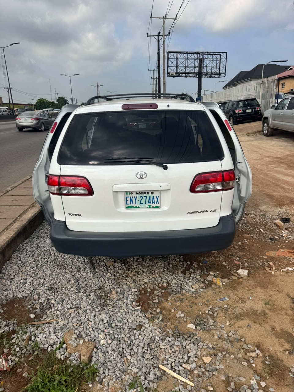 2001 Toyota Sienna LE White MPV for Sale