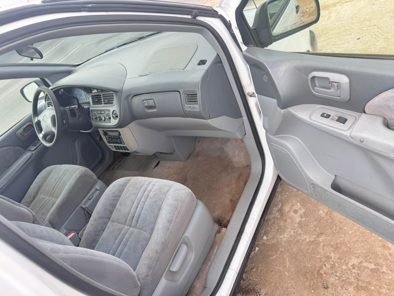 2001 Toyota Sienna LE White MPV for Sale