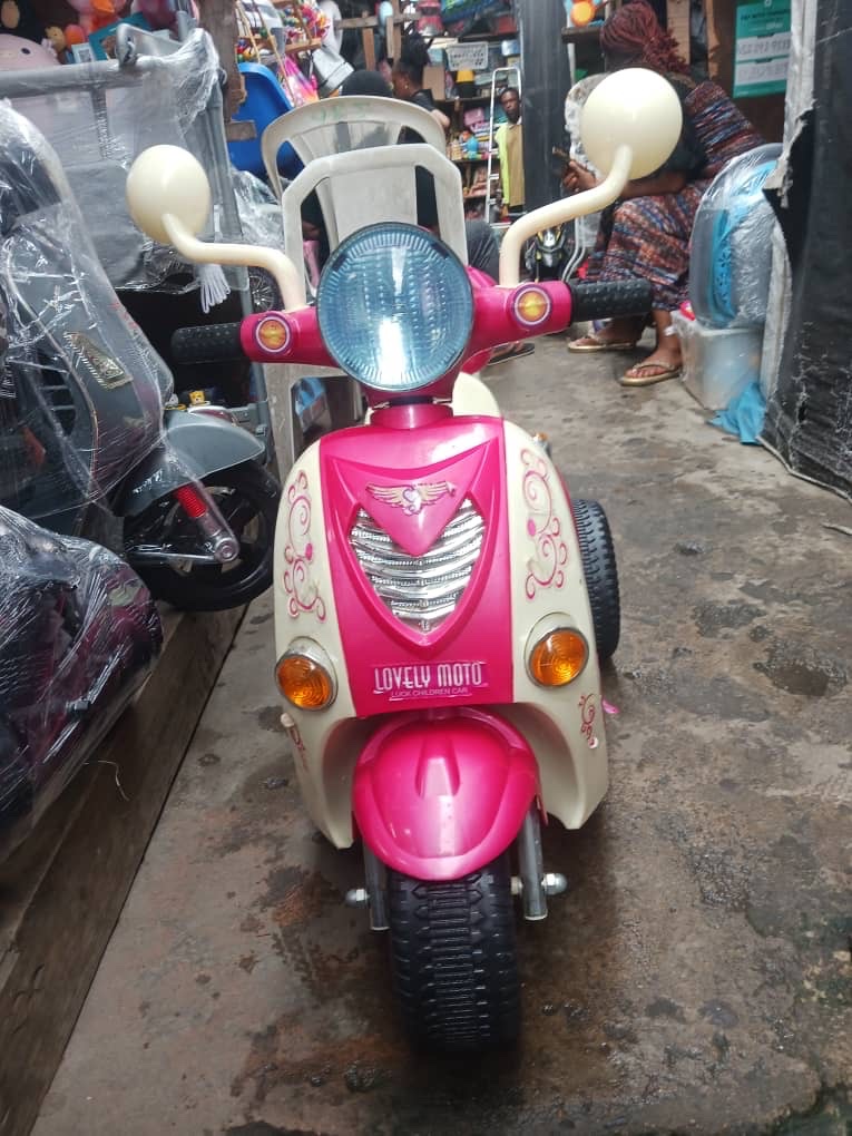 Lovely Moto Pink Ride-on Toy Scooter