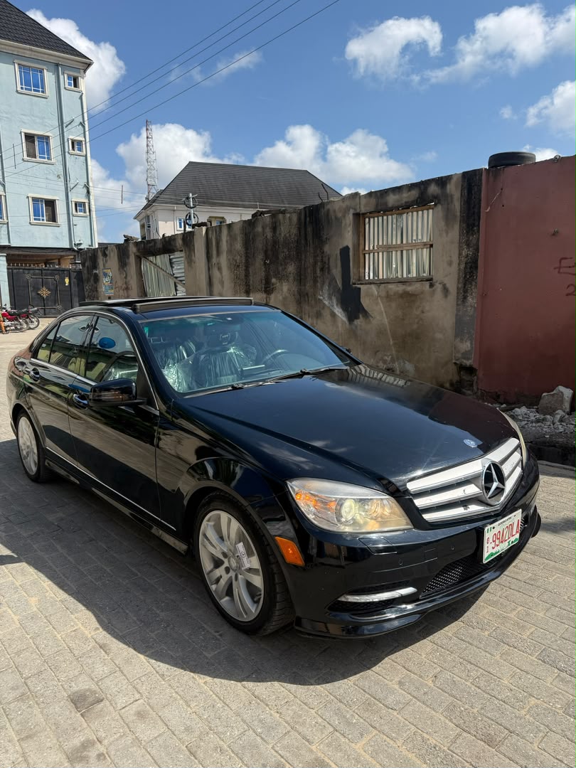 Mercedes-Benz C350 4MATIC Black Sedan