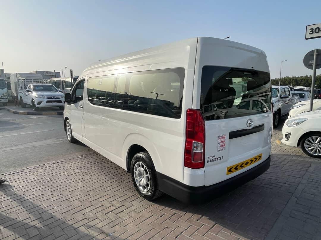 Toyota Hiace Bus, White — photo 2