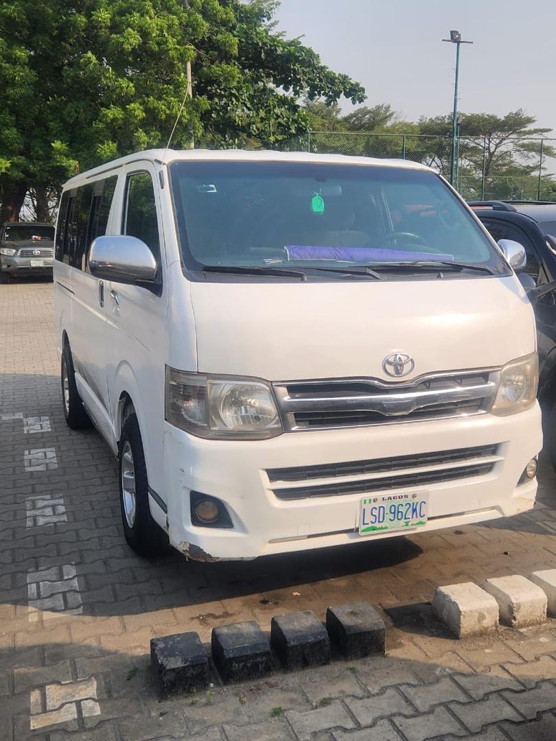 Toyota Hiace Bus, White — photo 4