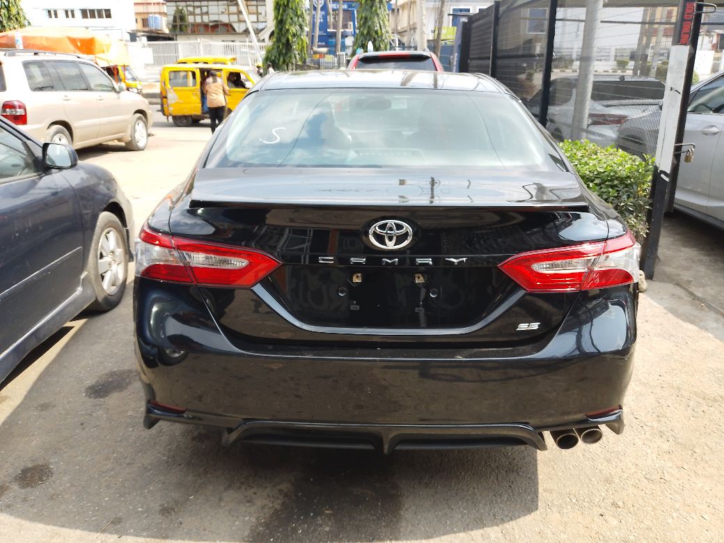 2018 Toyota Camry SE