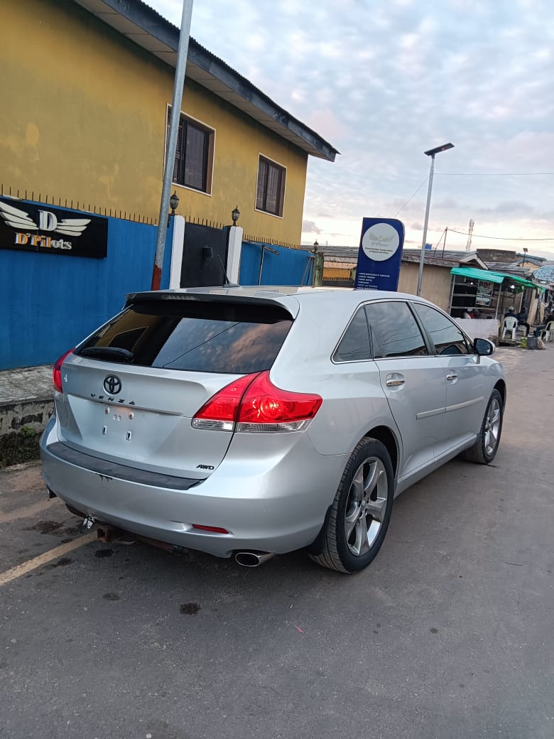 2011 Toyota Venza Silver SUV