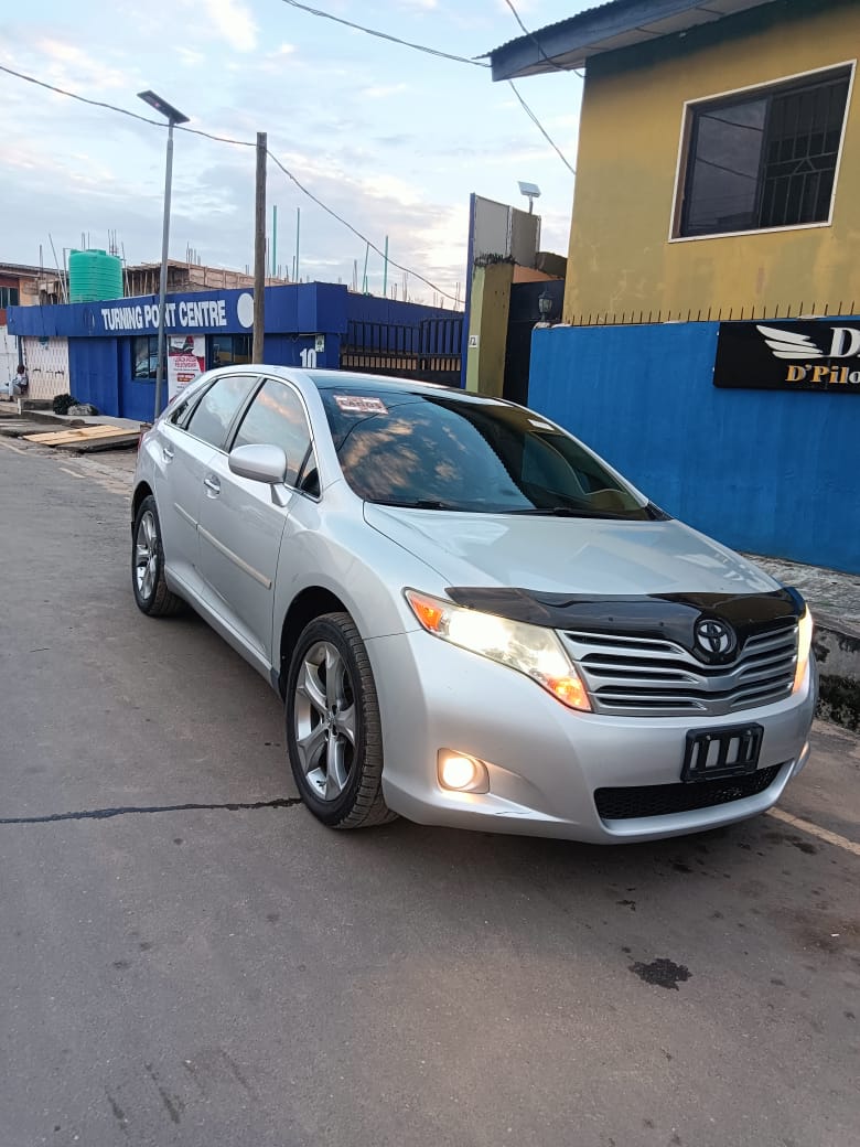 2011 Toyota Venza Silver SUV