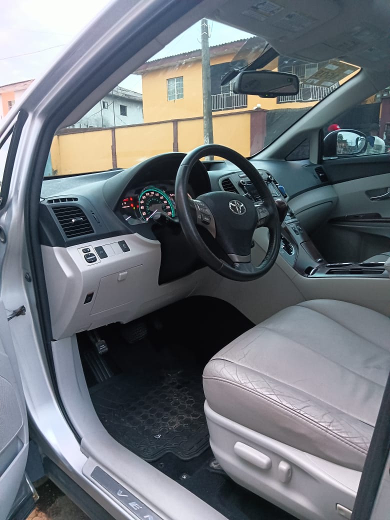2011 Toyota Venza Silver SUV