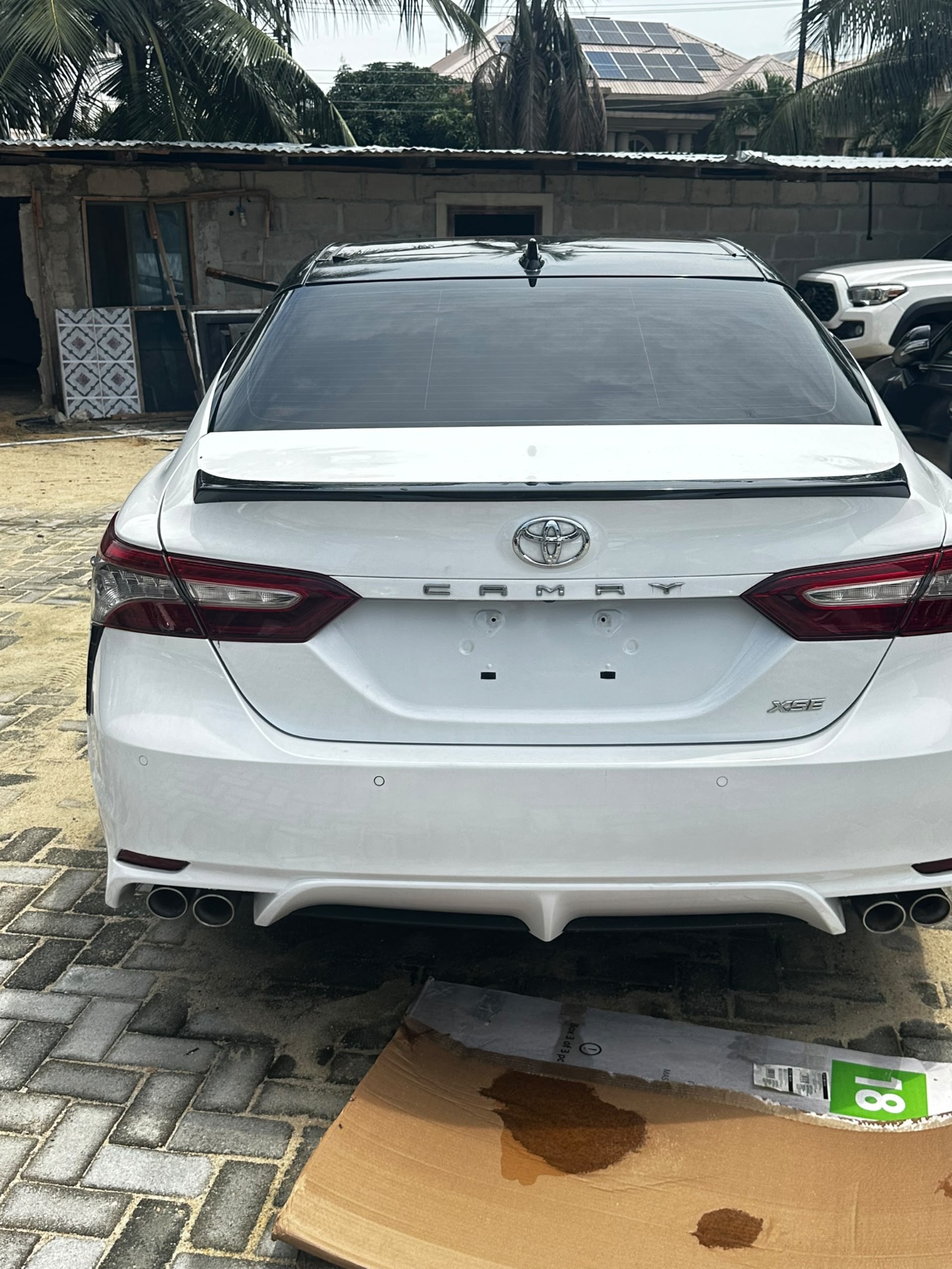 Toyota Camry 2018 XSE White Sedan