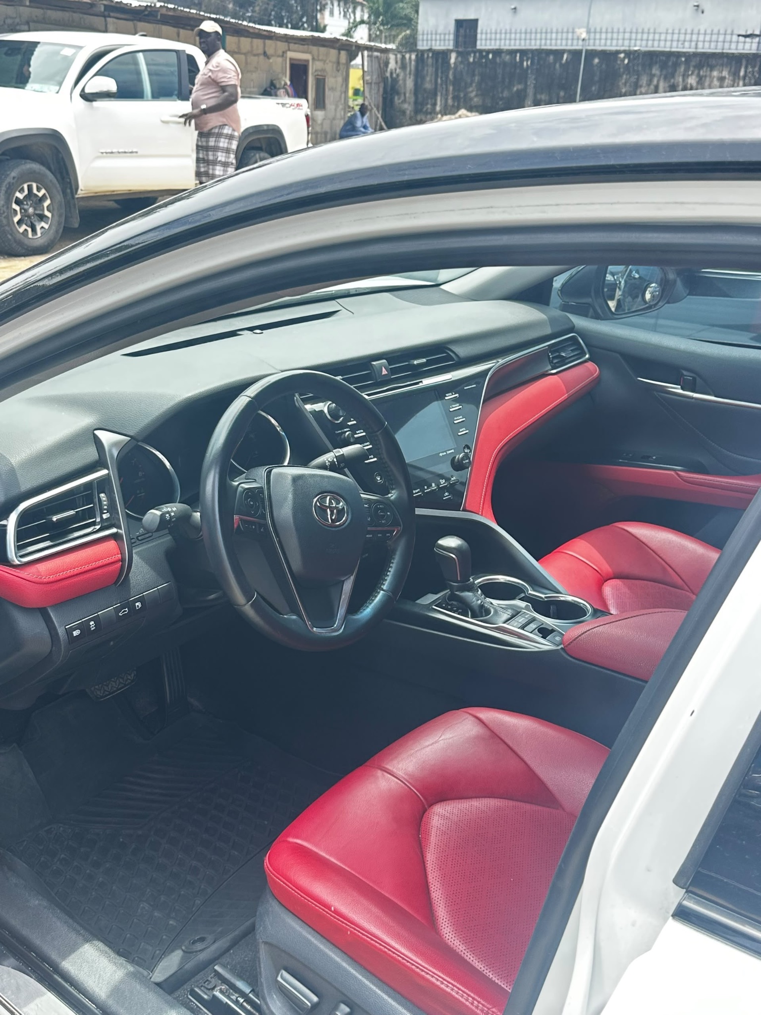 Toyota Camry 2018 XSE White Sedan